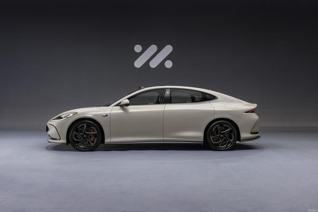 智己L6光年版真來了?配固態(tài)電池+四驅(qū),續(xù)航高達(dá)1002公里!-有駕 智己L6光年版真來了?配固態(tài)電池+四驅(qū),續(xù)航高達(dá)1002公里!-有駕