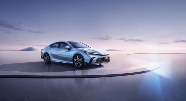 廣汽豐田凱美瑞轎車光輝版本月上市:全新啞光灰車漆-有駕 廣汽豐田凱美瑞轎車光輝版本月上市:全新啞光灰車漆-有駕