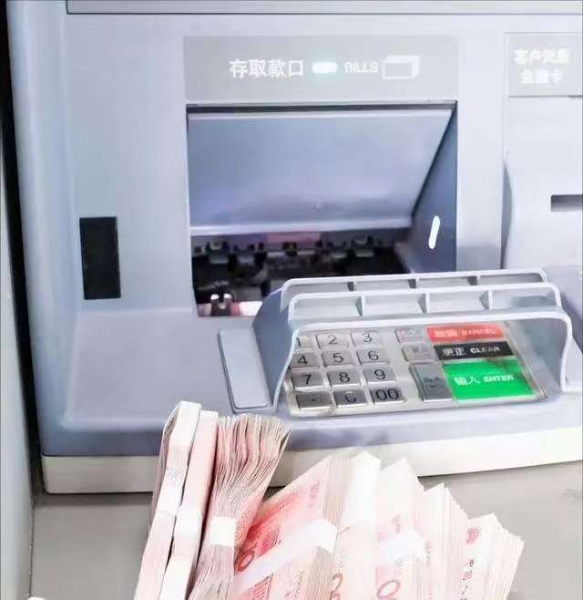 去存壓歲錢發(fā)現(xiàn)ATM機滿了