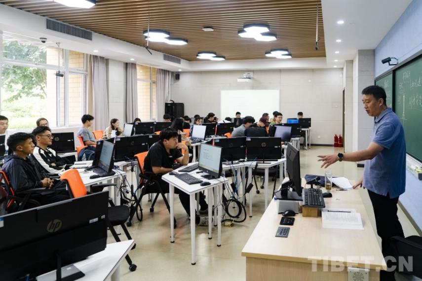 推動教育強區建設高起點開局 譜寫新時代西藏教育嶄新篇章