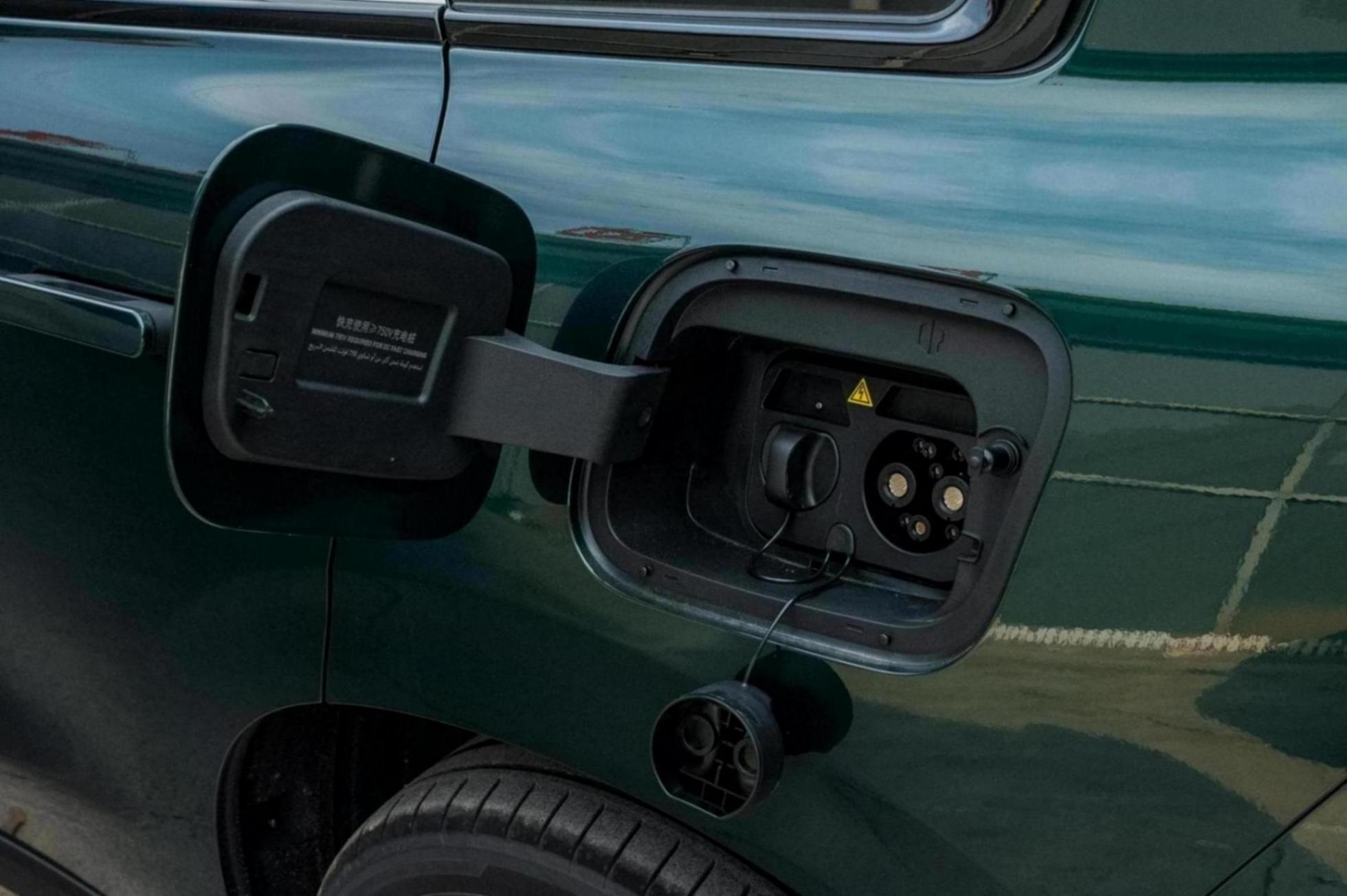 零跑再次掀桌子!800V快充+5.9秒破百,大頂配14.28萬,家用看它