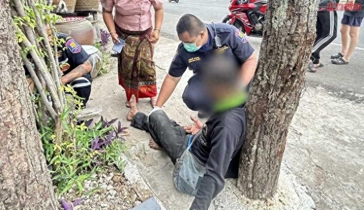 男子騎摩托追尾后一臉撞上榴蓮