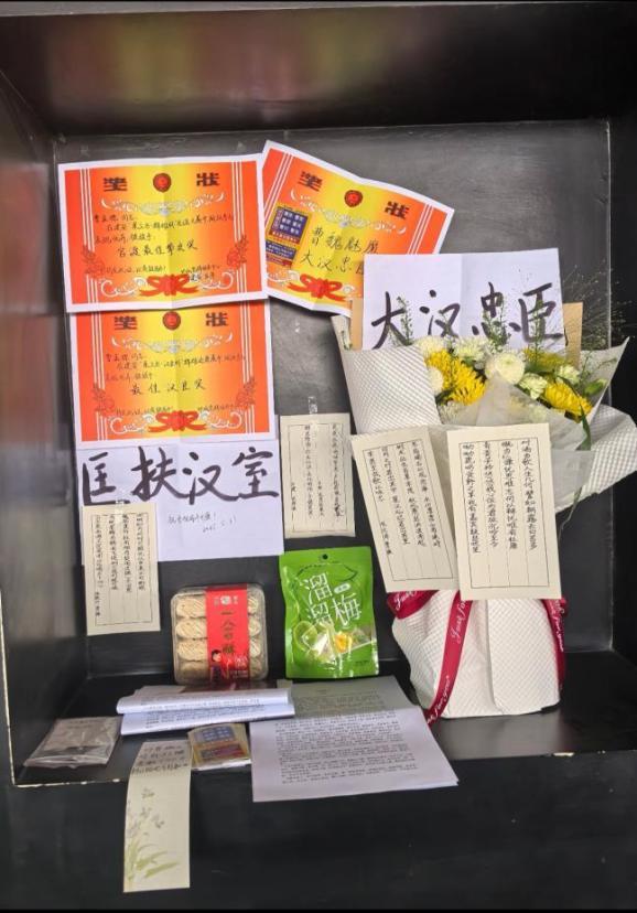 “掃墓潮”突然爆火:給曹操送布洛芬