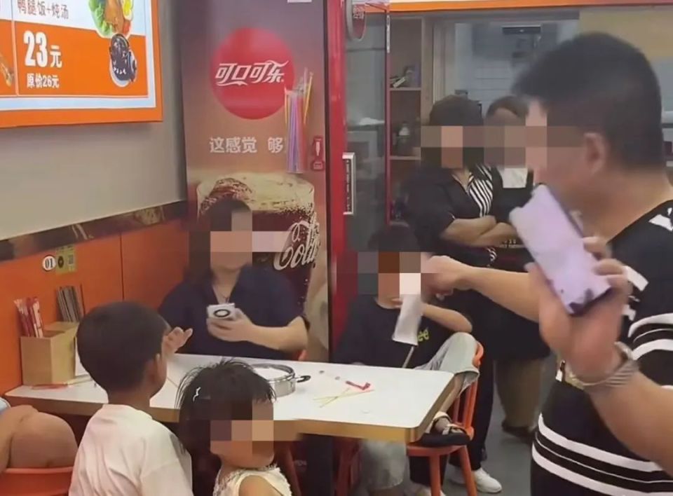 店家回應“3女子帶4孩子多次續面”