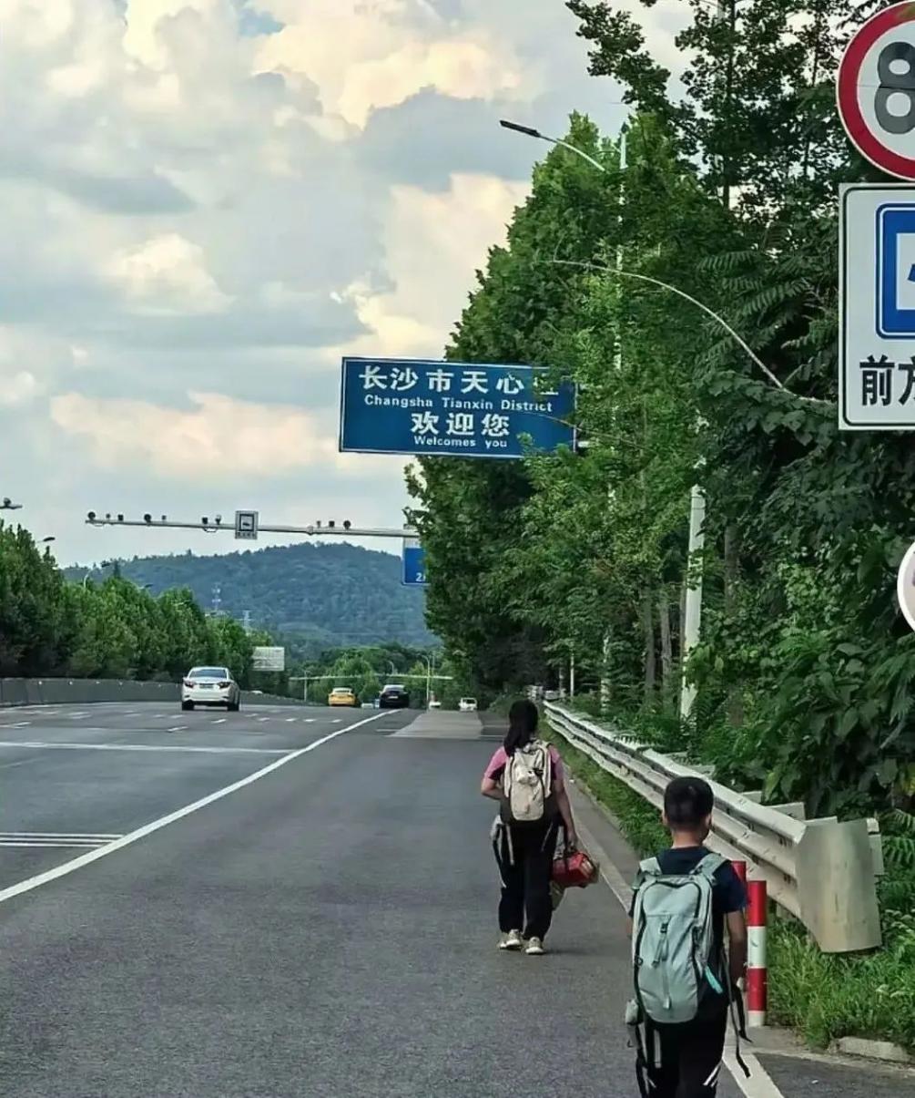 爸爸帶兩娃從深圳徒步回長沙
