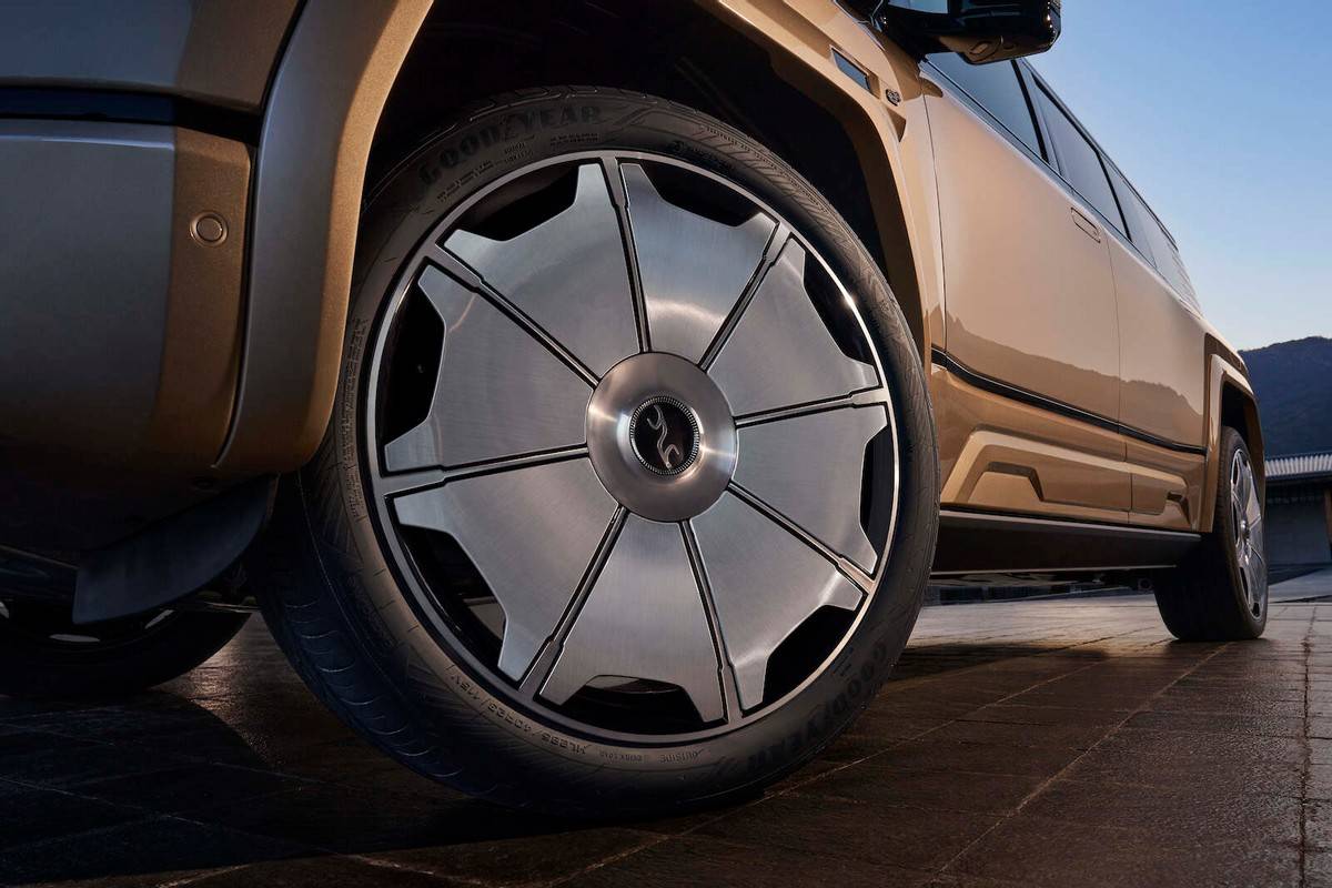 仰望U8L鼎世版正式上市!用“鼎”級豪華登陸全尺寸SUV市場?