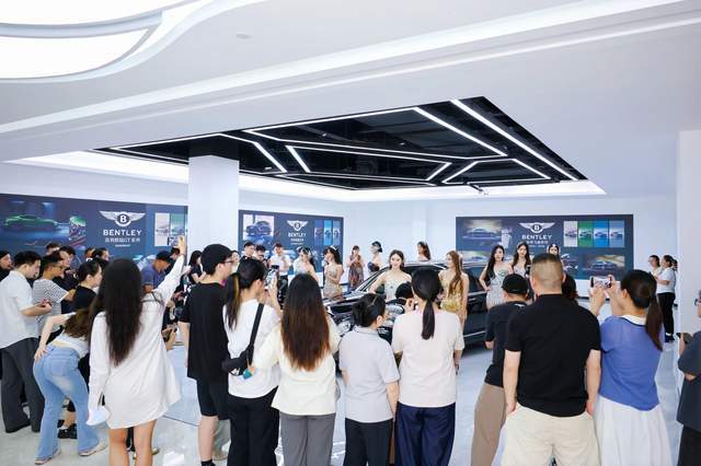 儀式拉滿|開幕日遇車模天團,收好獨家長沙記憶