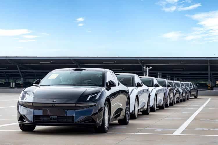 萬臺下線背后,領克10 EM-P如何用技術重構(gòu)混動市場規(guī)則?