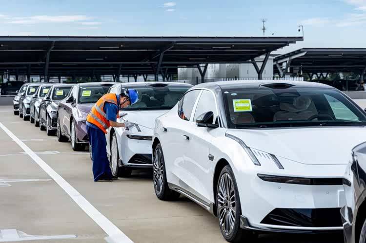 為何能“閉眼入”?領克10 EM-P萬臺下線的成績單說明一切