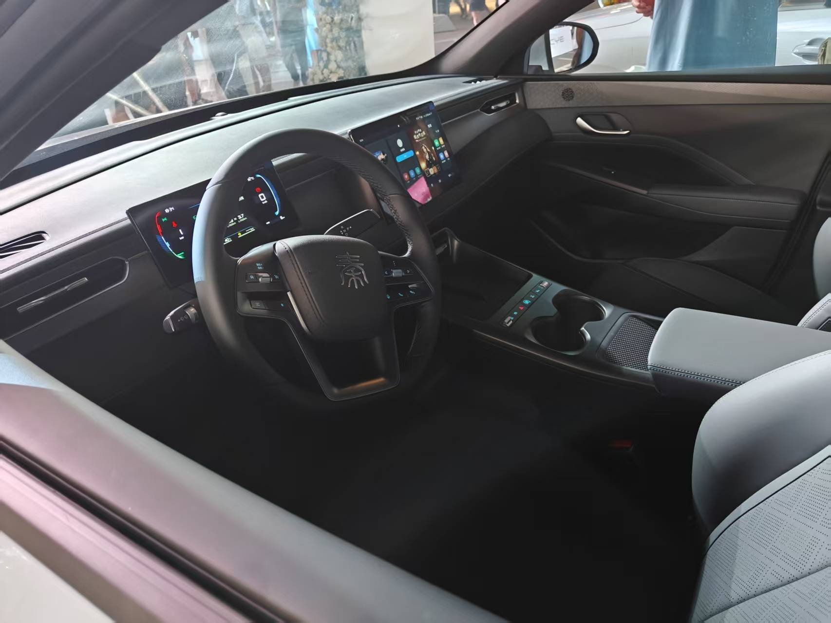 10萬元級別的國民家轎,第二代秦PLUS、秦L EV雙車上新