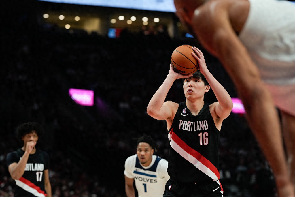 楊瀚森NBA常規賽首秀2分1板,開拓者輸了